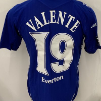 Everton 2007 - 2008 Match Issued Football Shirt: Blue short sleeve shirt with Euro League badging to sleeves. Valente 19 to rear. Issued for match v Fiorentina on 12 March 2008 which is embossed to shirt. Everton won on penalties. 
