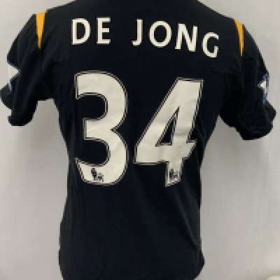 Manchester City 2009 - 2010 De Jong Match Worn Football Shirt: Black short sleeve shirt Umbro from 1st season of Etihad Sponsorship. Premier League badging to sleeve and De Jong 24 to rear. 