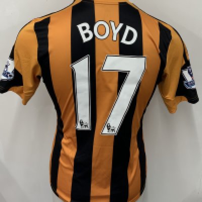 Hull City 2013 - 2014 Match Worn Football Shirt: Gold and black short sleeve Cash Converters sponsored with Premier League badging to arms. Number 17 Boyd to rear. 