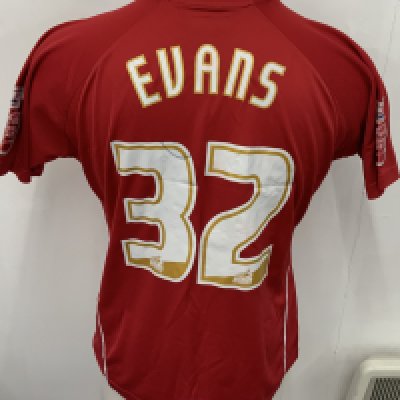 Norwich 2007 - 2008 Match Worn Football Shirt: Red short sleeve shirt. Number 32 Evans with Coca Cola Football League badging. Slight mark to number 3.