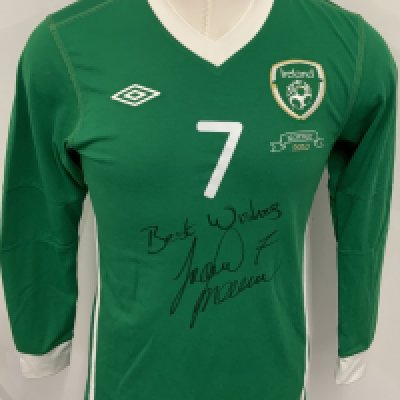 Republic of Ireland 2010 Match Worn Football Shirt: Green long sleeve shirt. Number 7 Worn by Lawrence in a friendly fixture v Norway and signed to front. 