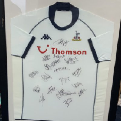 Tottenham 2003 - 2004 Signed Framed Football Shirt: Squad signed original home shirt with COA and signature map to rear. Frame measures approximately 38 inches by 31 inches. Not for posting. 