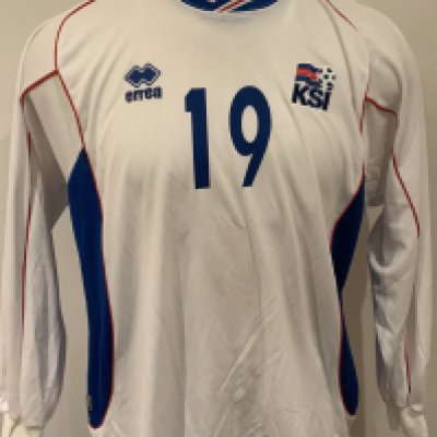 Iceland 2004 Match Worn Football Shirt: White long sleeve shirt with number 19 to rear. Worn v Italy on 18 August 2004 by substitute Veigar Gunnarsson. 