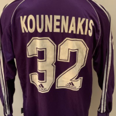 Anderlecht 1999 - 2000 Away Match Worn Football Shirt: Purple long sleeve Adidas shirt with Kounenakis 32 to rear. Anderlecht were champions this season. 