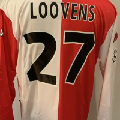 Feyenoord 2001 - 2002 Match Worn Football Shirt: Red and white long sleeve shirt with Champions League badge to sleeve. Loovens 27 to rear. Worn in the campaign group stage. 
