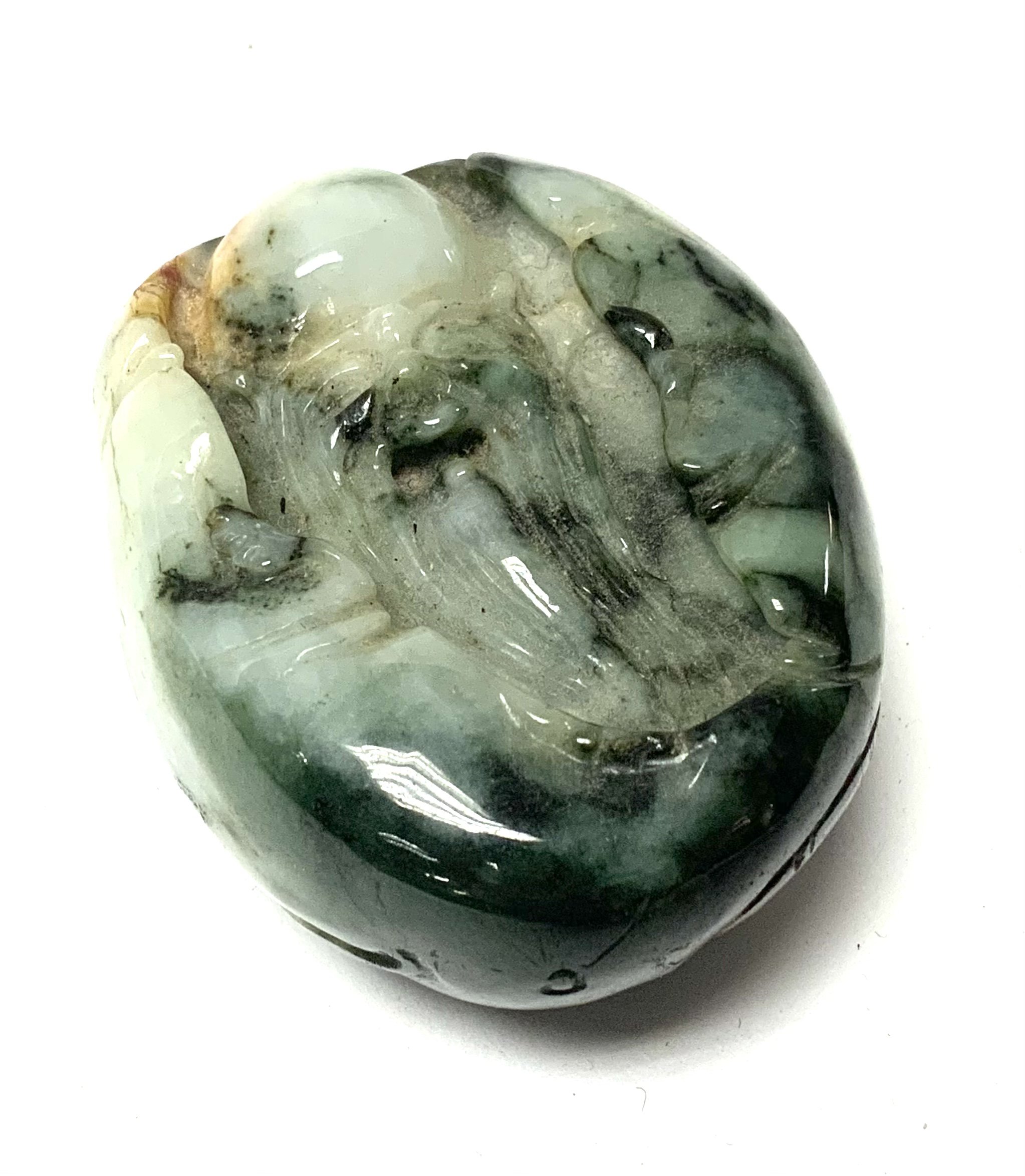 A carved jade pebble with a finely carved image of Shaolao. 6.5cm x 5cm x 2.5cm