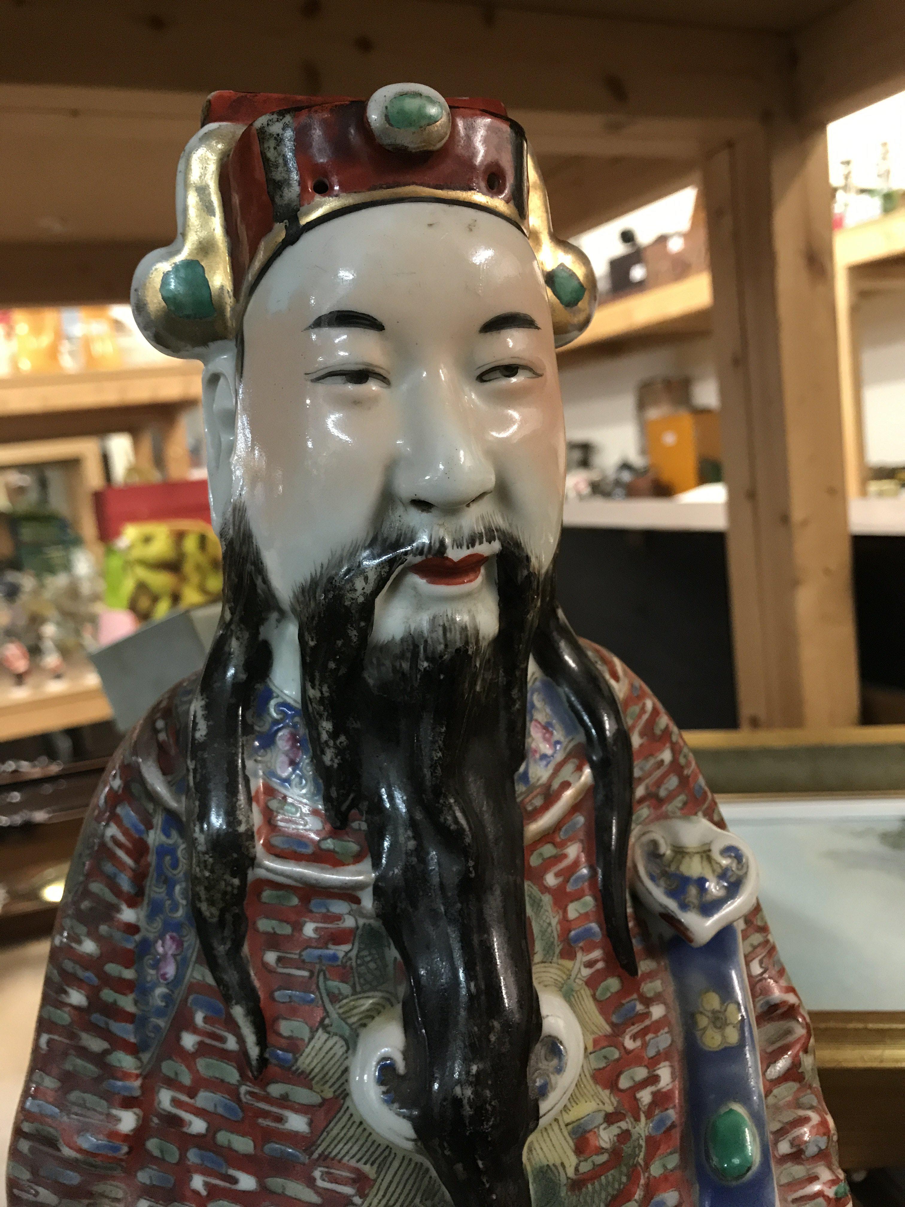 A Chinese porcelain imperial figure decorated in the Imari style 18.5 cm