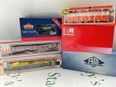 a Collection Of Boxed 00 And H0 Gauge, Locos And Coaches. Also A Model 130 Turntable. No Reserve.