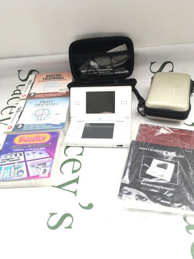 A Nintendo DS Lite With Games. No Charger.