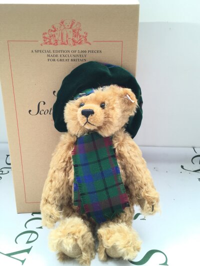 A Boxed Steiff Scottish Bear, No Reserve.
