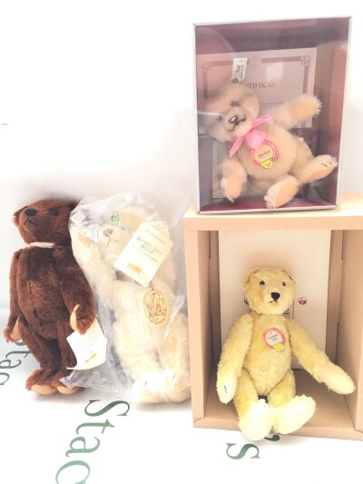 4 Steiff Bears Including A Boxed Jackie Replica, A Boxed Teddy Bear 148 Replica And 2 Bears From The Margarete Steiff Museum. no Reserve.