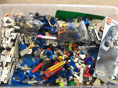 A Box Containing A Large Collection Of Loose Lego. No Reserve.