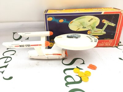 A Boxed Dinky Toys Star Trek U.S.S. Enterprise. With 4 Discs And Shuttle. #358 no Reserve.