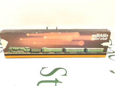 A Marklin Z Gauge Bavarian Passenger Train Pack With 4-6-0 Loco And 3 Coaches.