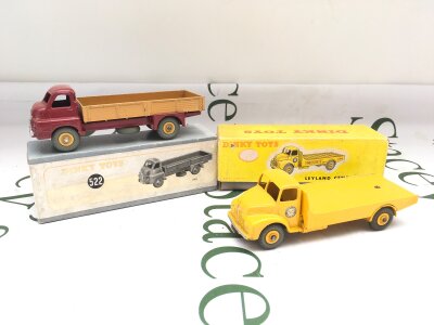 A Boxed Dinky Toys Big Bedford Lorry #522 And A Leyland Cement Wagon 419.