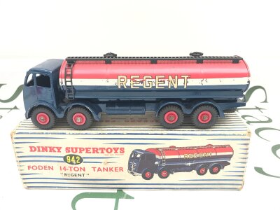 A Boxed Dinky Supertoys Foden 14-Ton Tanker. #942 Regent.