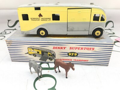 A Boxed Dinky Supertoys Racehorse Transport #979.