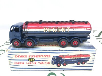 A Boxed Dinky Supertoys Foden 14-Ton Tanker Regent #942.