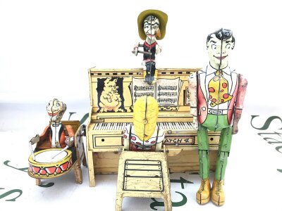 A vintage Clock Work Lil Abner Dogpatch Band.  Seen Working. No Reserve.