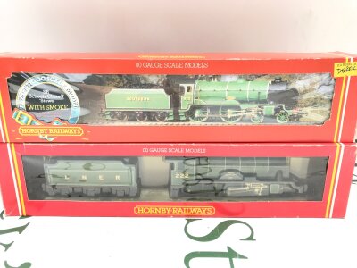 2 X Boxed Hornby 00 Gauge Locomotives. A SR Schools Class V Loco Stowe #R.380 And A LNER 4-4-0 Loco Hunt Class D/49 The Berkeley #R.123.