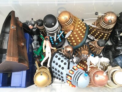 A Box Containing Loose Doctor who Figures Mostly Daleks. No Reserve.