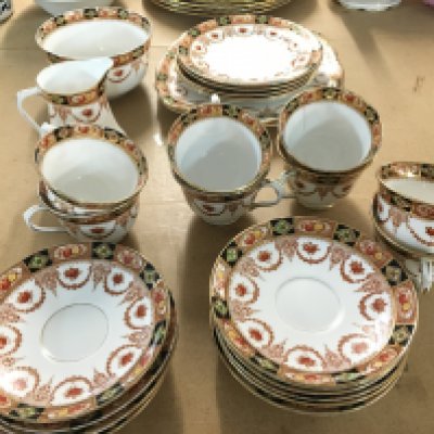 A Vintage Royal Albert part tea set. NO RESERVE