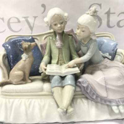 Lladro Storytime porcelain figure group. 19cm tall .This lot cannot be posted