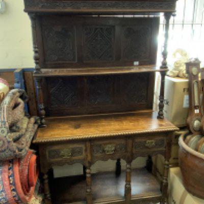 A Queen Anne style oak 3 draw dresser. 180cm x 101cm.