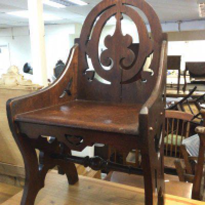A late Victorian oak hall seat of Gothic influence. NO RESERVE