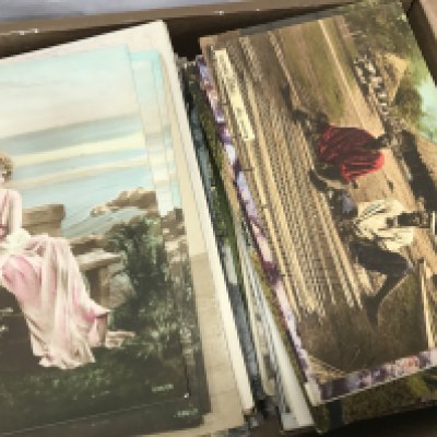 A box of loose cigarette cards. Postage category B. NO RESERVE