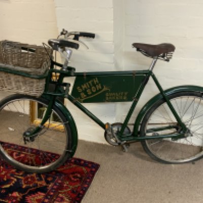 A Vintage grocers/bakers bike. (D)