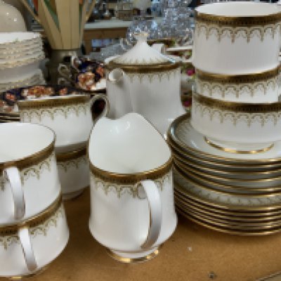 A Paragon porcelain Athena pattern teaset. (D) NO RESERVE