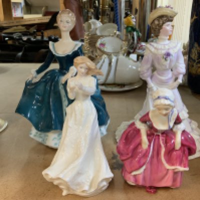 4 collectors figures (Doulton / Coalport). Postage category D. NO RESERVE