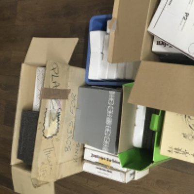 A large quantity of collectors ceramic plates in six boxes mixed makers and Subjects all boxed. No obvious damage. NO RESERVE