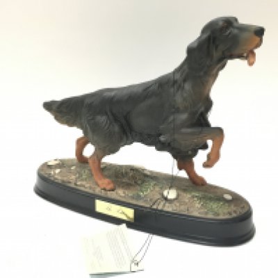 Royal Doulton figure, The Setter. 22cm tall. This lot cannot be posted