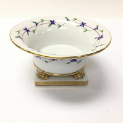 A Herend hand painted bowl. 14.5cm diameter no obvious damage noted. Postage D