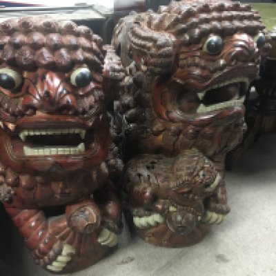 A large pair of carved wooden dogs of Fo .