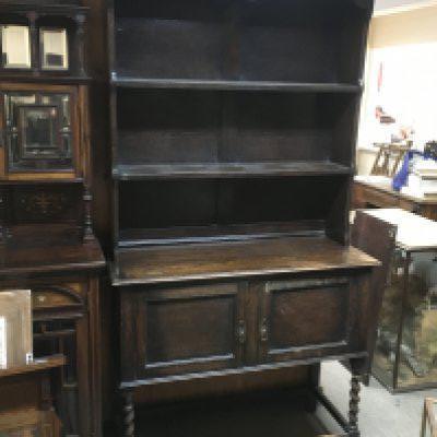 An oak dresser, dimensions 45x106x200cm