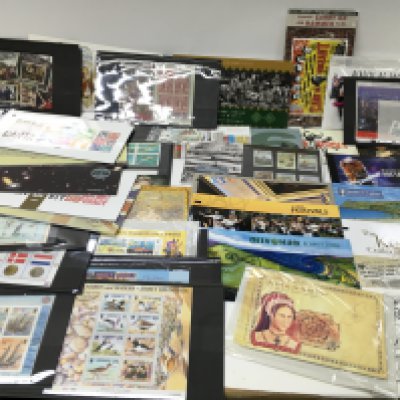 A large collection of assorted stamps and presentation packs. Postage C