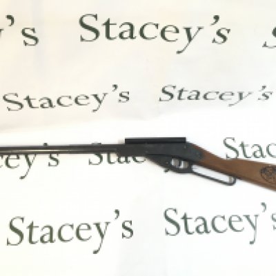 A vintage Daisy No195 USA model 36 Buzz Barton special air gun. Working mechanism