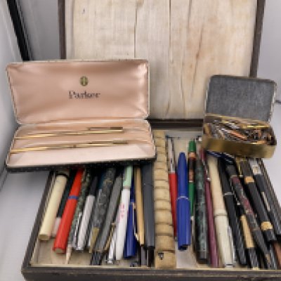 A large collection of various pens to include Parker examples. Shipping category B.