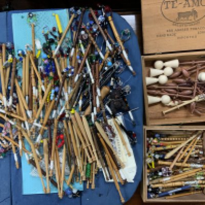 A large collection of vintage lace bobbins (C)
