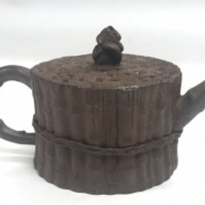 A Chinese yixing zisha teapot , 6cm tall. 12cm wide. No obvious damage or restoration. Postage category B