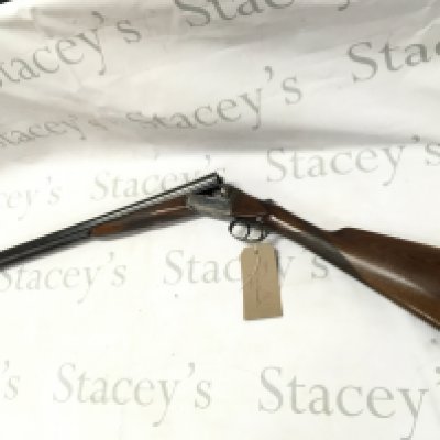 A 12 gauge side by side shotgun by Victor Sarasqueta. Double trigger. 25.75 barrel length and 42.5 inches overall. Serial number 207916 PLEASE NOTE THAT A SHOTGUN LICENSE IS REQUIRED TO PURCHASE THIS ITEM. COLLECTION AND VIEWING BY APPOINTMENT ONLY.