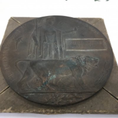 A WW1 Death Penny in memorium of Alfred George Hewitt. Shipping category B.