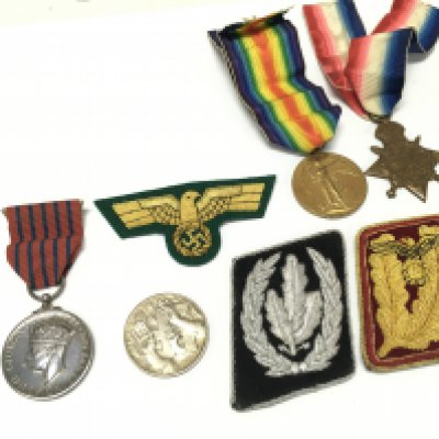 WITHDRAWN - A Collection of medals including a NSDAP German Reichstags WAHL 1932 medal, WW1 medals 1914 star and victory medal presented to 44522 GNR. A.H . POOLE . R.F.A , George Medal presented to a Bertie Vincent Poole . German cloth rank badges. Postage category A