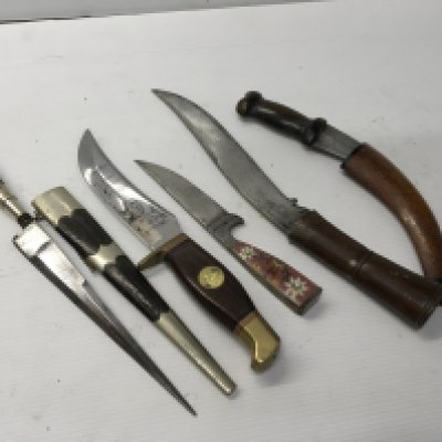 A collection of hunting knifes and other vintage knifes including a Vendetta Knife