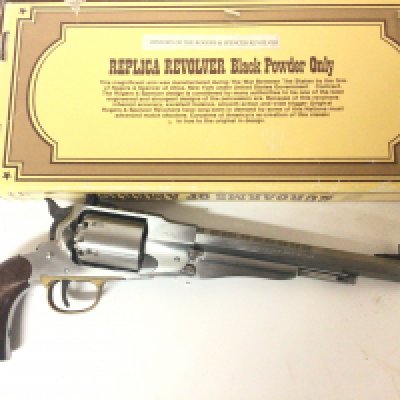 An Italian made Rodgers & Spencer Revolver 44 caliber retrospective functional copy of a 19th century percussion six shot 1858 model As new and boxed Euroarms of America. Very good condition. Serial number 115305 the barrel stamped FOR BLACK POWDER ONLY. A FIRE ARMS LICENSE IS REQUIRED TO BID AND BUY THIS LOT.VIEWING AND COLLECTION BY APPOINTMENT ONLY.