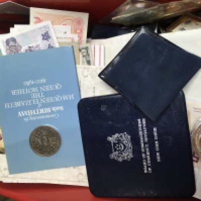 A box of mixed British and foreign coins and bank notes. Postage category C