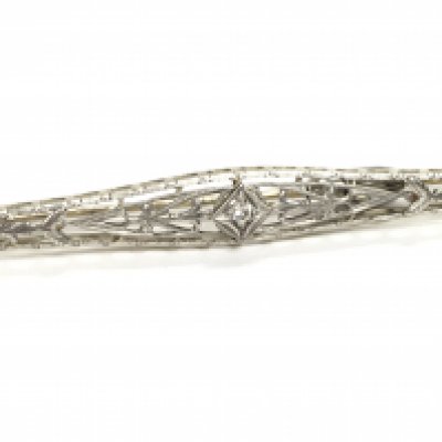 A 14ct gold and diamond brooch, 4.2g postage category A